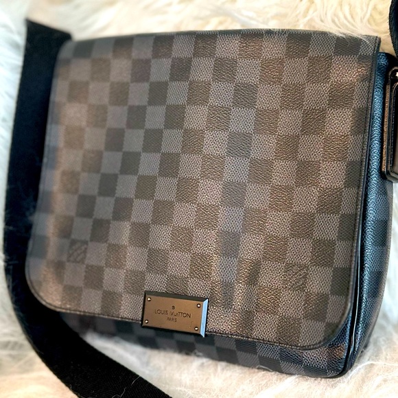Auth gently used Louis Vuitton Daimer Graphite PM N41260 - Picture 1 of 9